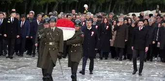 Milli Eğitim Bakanı Tekin, Öğretmenler Günü'nde Anıtkabir'i Ziyaret Etti