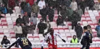 Sivasspor ve Kasımpaşa'nın Maçında İlk Yarısı 0-0 Berabere Sona Erdi