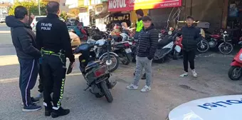 13 Yaşındaki Çocuk Motosiklet Kullanırken Yakalandı, Babasına Ceza Kesildi