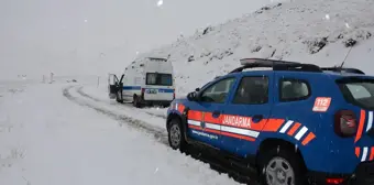 Hakkari'de Kar Yağışı Ulaşımı Olumsuz Etkiliyor