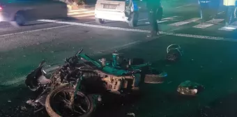 İzmir'de motosiklet ile otomobil çarpıştı: 2 yaralı