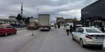 Tırın Çarptığı Kadın Hastanede Hayatını Kaybetti