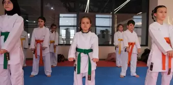 8 Yaşındaki Ebrar, Uluslararası Karate Şampiyonası'na Hazırlanıyor