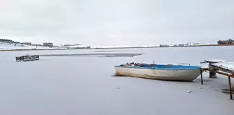 Sivas'ta Hafik Gölü Buzla Kaplandı