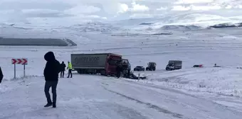 Ardahan'da Buzlanma Nedeniyle Tır Kazası