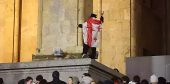 Gürcistan'da AB Müzakerelerinin Askıya Alınması Protesto Ediliyor