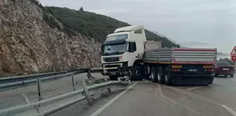 Isparta'da Tırın Bariyere Çarpması Trafiği Aksattı