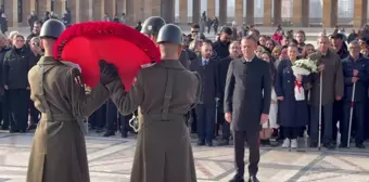 Özgür Özel, Engellilerle Anıtkabir'de… 'Engelli Yurttaşlarımız Hak Ettikleri Onurlu Yaşam Koşullarına Kavuşana Dek Hep Birlikte Çalışmaya Kararlıyız'