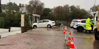 Bodrum'da Sağanak Sonrası İstinat Duvarı Çöktü, Bir Genç Kurtarıldı