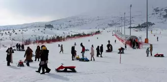 Sivas'ta Yıldız Dağı Kayak Merkezi Hafta Sonu Kayak Severlerle Doldun