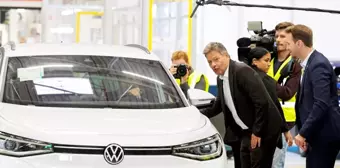 Almanya Ekonomi Bakanı, Volkswagen'i ucuz otomobil üretme konusunda uyardı