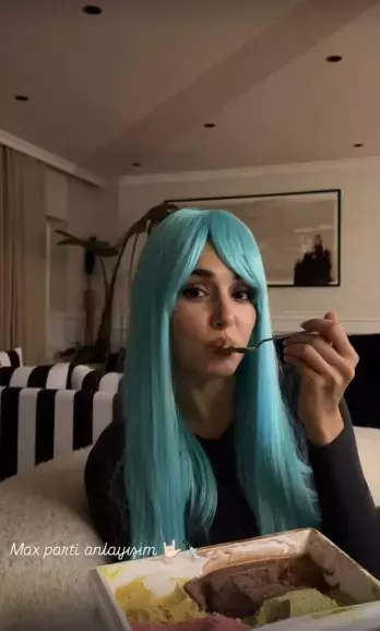 Hande Erçel'den Cadılar Bayramı pozu