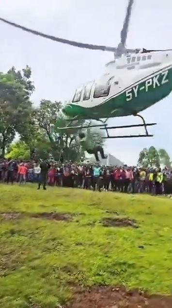 Düğünde helikoptere binmesine izin verilmeyen adam, helikoptere tutunarak havalandı