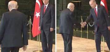 Cumhurbaşkanı Erdoğan'ın Bahçeli'ye gösterdiği nezaket tebrik törenine damga vurdu