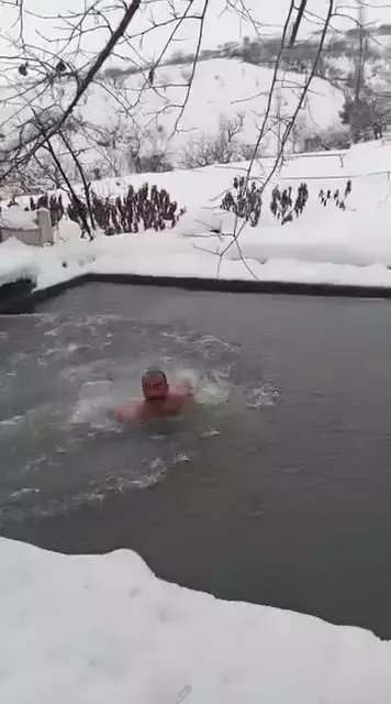 Siirt'te eksi 2 derecede havuz keyfi