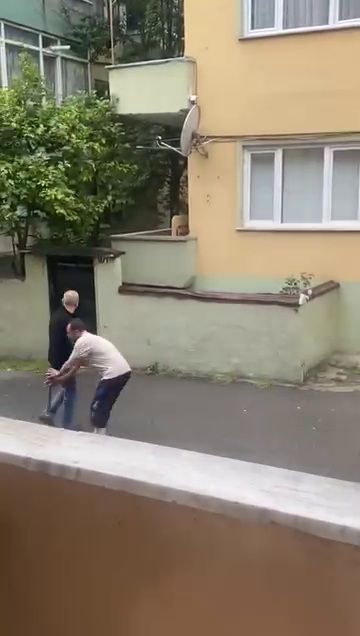Motosiklet Egzoz Sesine Tepki: Tabanca ve Balyozlu Kavga
