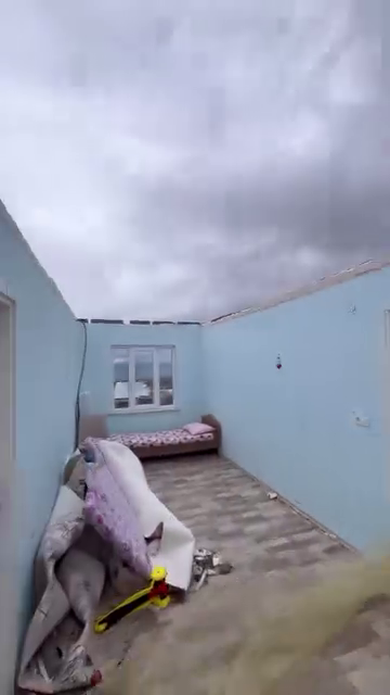 Kocaeli'de fırtına nedeniyle çatısı uçan evin son hali görüntülendi