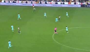 Bu sezon alev aldı! İrfan Can Kahveci'nin rakibine attığı çalım ağızları açık bıraktı