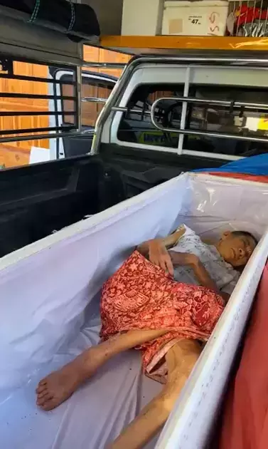 Ölü zannedilen yaşlı kadın kremaya gönderilmek üzereyken canlandı