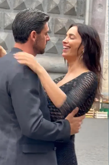 Irina Shayk ve Michele Morrone sokak ortasında öpüştü! Aşk sandılar ama sebebi başka Irina Shayk ve Michele Morrone sokak ortasında öpüştü! Aşk sandılar ama sebebi başka