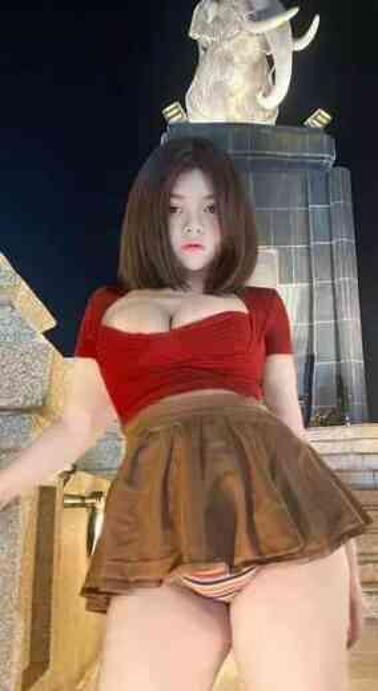 Tayland'da kraliyet anıtı önünde müstehcen fotoğraf çeken model Pim Apatsara, beş yıl hapis cezası ile karşı karşıya kaldı