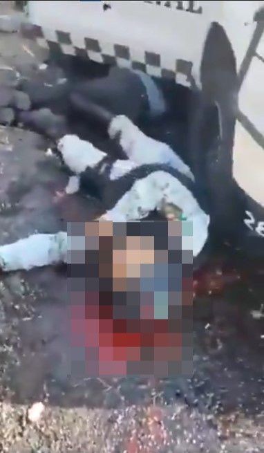 İşte Meksika'dan ilk görüntüler! Polisleri öldürüp yol kenarına attılar