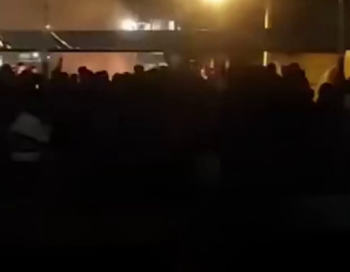 Komşuda tuhaf işler oluyor! Musk'ın sözünü slogan olarak haykırdılar