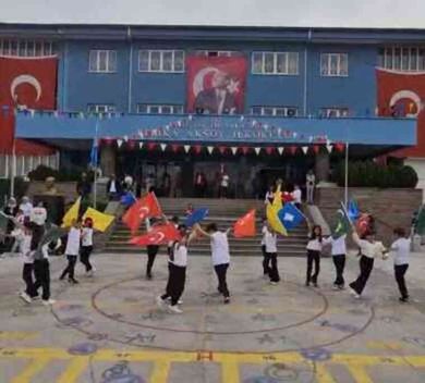 Refika Aksoy İlkokulu'nda 23 Nisan kutlaması