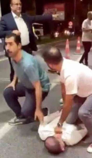 Gözaltına alınan 3 emniyet müdürü Ayhan Bora Kaplan'ı yaka paça yakalayan kişilermiş