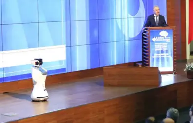 Ulaştırma Bakanı, Sözünü Kesen Robota Tepki Gösterdi