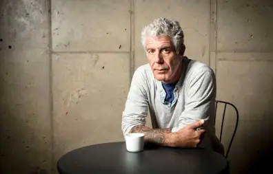 Dünyaca Ünlü Şef Anthony Bourdain, Bornoz Kemeriyle Kendisini Asarak İntihar Etmiş