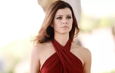 Beren Saat, Netflix'le Ekranlara Geri Dönüyor