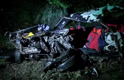 Bursa'da Korkunç Kaza! TIR'a Çarpan Otomobil Takla Atıp Devrildi: 3 Ölü, 3 Yaralı