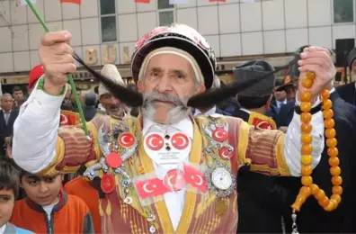 Dünya Bıyık Şampiyonu 'Pala Mevlüt' Hayatını Kaybetti