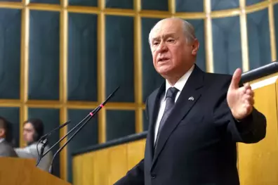 Bahçeli'nin MYK'da Yer Vermediği Başkan Yardımcısı Şefkat Çetin, Twitter'dan Ayrılık Sinyali Verdi