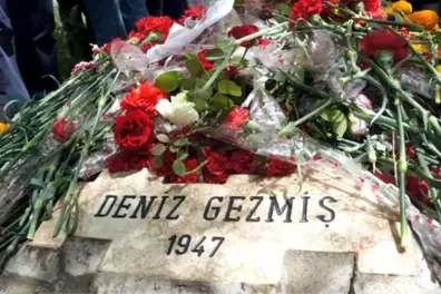 Deniz Gezmiş ve Arkadaşları Mezarları Başında Anıldı