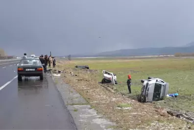 Ağrı - Erzurum Karayolunda 4 Araç Peş Peşe Şarampole Uçtu: 7 Yaralı