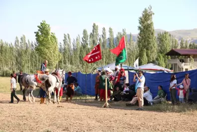 Türk Gelenek ve Görenekleriyle Dünya Evine Girdiler