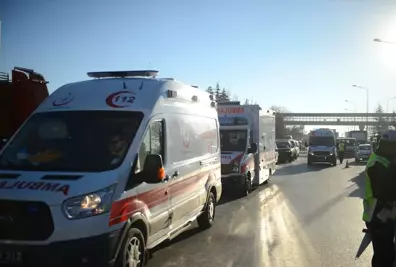 Eskişehir'de Halk Otobüsü Tırla Çarpıştı