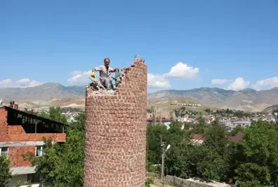 Metrelerce yükseklikte tehlike! Ölümle burun buruna çalışıyor