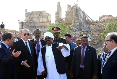 Tarihi Ziyarette Çarpıcı Olay! Sudanlı Genç, Erdoğan Geçerken 