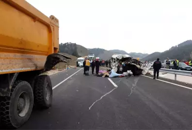 Kahramanmaraş'taki Feci Kazada, Aynı Aileden 9 Kişi Hayatını Kaybetti