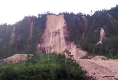 Papua Yeni Gine'deki 7,5'lik Deprem, Dağları Yerinden Oynattı