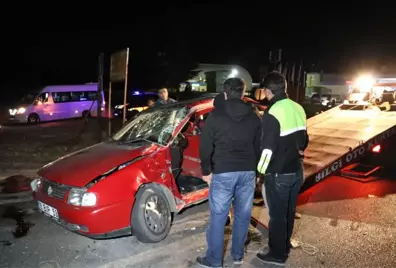 Taziye Dönüşü Feci Kaza! Servis Otobüsü, Otomobili 25 Metre Sürükledi: 3 Ölü, 9 Yaralı