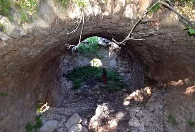 8 asırlık Çataloluk kilisesi definecilerin saldırısı nedeniyle yok olmak üzere