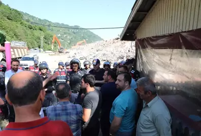 Fırtına Vadisi'nde kaçak yapıların yıkımı başladı