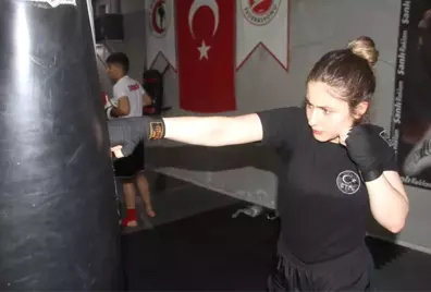 Elif, Kick Boks'ta Milli Takım'a yükselmek istiyor