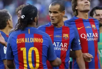 Barcelona, Brezilya'da Aşırı Sağcı Adayı Destekleyen Ronaldinho ve Rivaldo'yla Yollarını Ayırmaya Hazırlanıyor