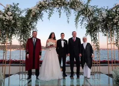 Cumhurbaşkanı Erdoğan, Mesut Özil'in nikah şahidi oldu