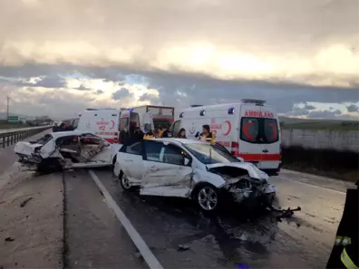 Bursa'da Zincirleme Kaza: 2 Ölü, 8 Yaralı